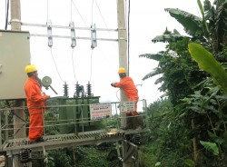 Thêm xã miền núi của Nghệ An có điện lưới quốc gia