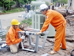 Điện lưới quốc gia thắp sáng huyện đảo Vân Đồn
