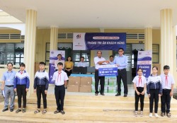 EVNGENCO 3 tặng máy vi tính cho trường học tại Gia Lai