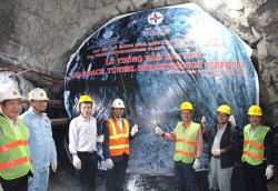 Thông hầm dẫn nước dự án mở rộng Nhà máy Thủy điện Đa Nhim