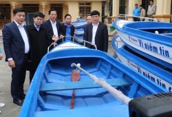 EVNNPC tri ân khách hàng tại vùng lũ Nghệ An, Hà Tĩnh