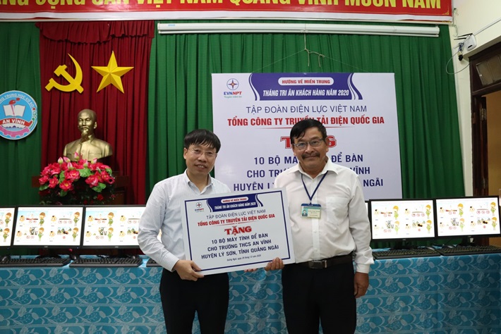 EVNNPT tặng 20 bộ máy tính cho các trường học tại huyện đảo Lý Sơn