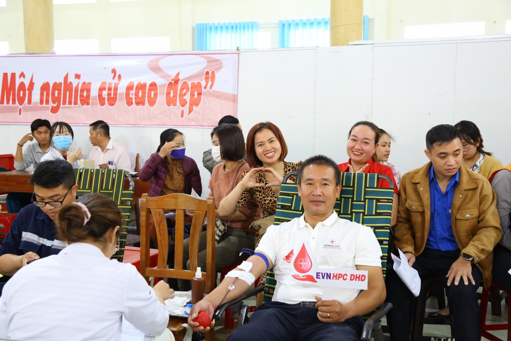 Hiến máu tình nguyện tại Công ty ĐHĐ: ‘Hiến cả tấm lòng’