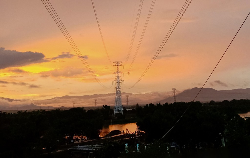 Hoàn thành vượt tiến độ đường dây 500 kV Vân Phong - Vĩnh Tân - Thuận Nam