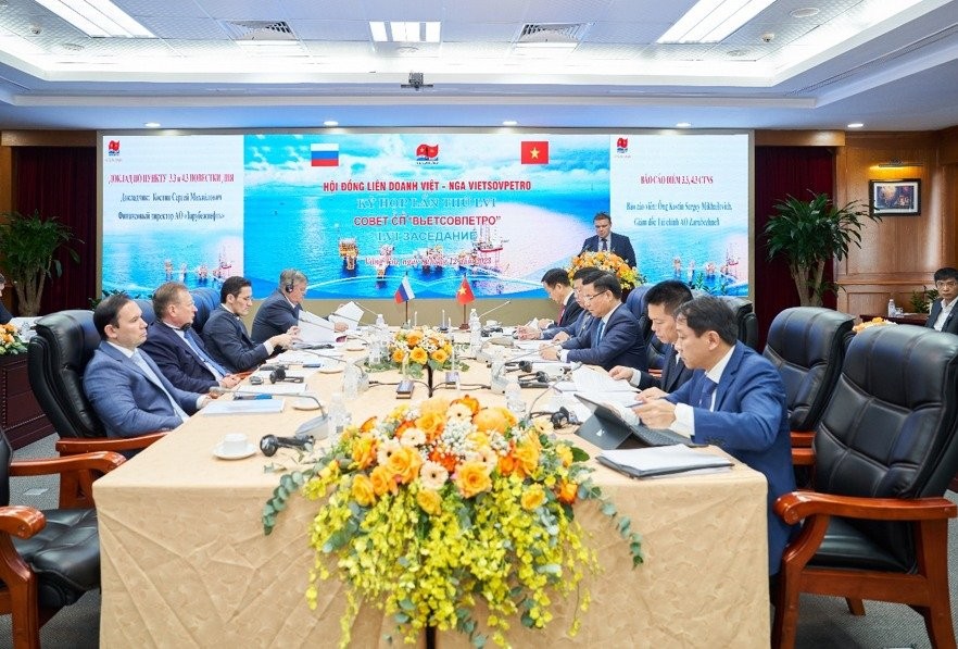 Ký văn kiện Kỳ họp Hội đồng Liên doanh Việt - Nga Vietsovpetro lần thứ 56
