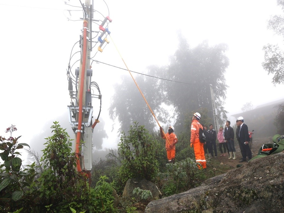 Người dân thôn Bản Giàng (Lào Cai) đã có điện lưới quốc gia