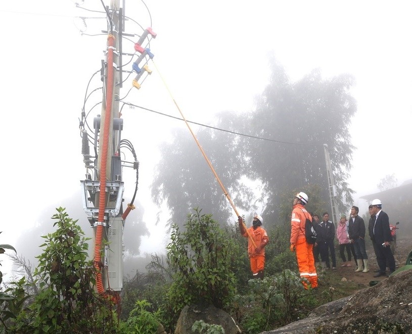 Người dân thôn Bản Giàng (Lào Cai) đã có điện lưới quốc gia
