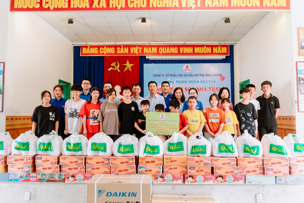 PVTrans-Pacific thăm, tặng quà Làng trẻ em SOS Nha Trang