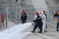 Thủy điện Sơn La: Sản xuất gắn với an toàn lao động