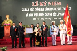 Than Dương Huy đón nhận Huân chương Độc lập hạng Ba
