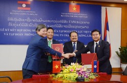 Việt Nam ký kết các hợp đồng nhập khẩu điện từ Lào
