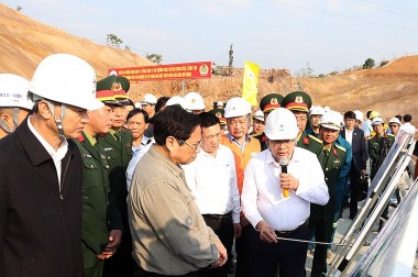 thu tuong kiem tra cong truong du an thuy dien hoa binh mo rong