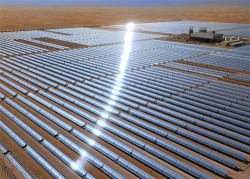 Vận hành thương mại Nhà máy điện mặt trời lớn nhất thế giới
