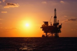 Giá dầu giảm: PVEP dừng khai thác 9 giếng khoan