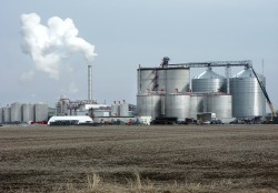 Nhà máy Bio-Ethanol Dung Quất trước ngày vận hành thương mại
