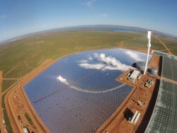 Chuẩn bị vận hành cánh đồng năng lượng mặt trời lớn nhất thế giới