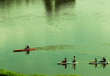 khai thac du lich tren long ho thuy dien song bung 5