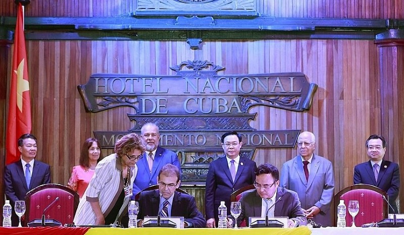 Liên minh Điện lực Cuba và PECC 2 ký kết thỏa thuận hợp tác