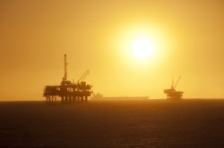 Chuyên gia Việt Nam dự báo về giá dầu trong ngắn hạn