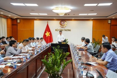 Bộ Công Thương bàn kế hoạch cung cấp điện trong cao điểm nắng nóng năm 2023