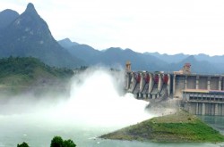 Thủy điện Tuyên Quang xả đáy ứng phó mực nước dâng cao