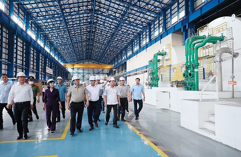 Thủ tướng kiểm tra tình hình sản xuất tại Nhiệt điện Mông Dương và Quảng Ninh