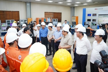 Thủ tướng kiểm tra tình hình cung ứng than, sản xuất điện tại Quảng Ninh