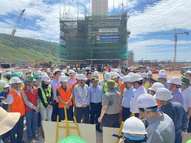Thủ tướng Chính phủ kiểm tra công trường dự án Nhiệt điện Quảng Trạch 1