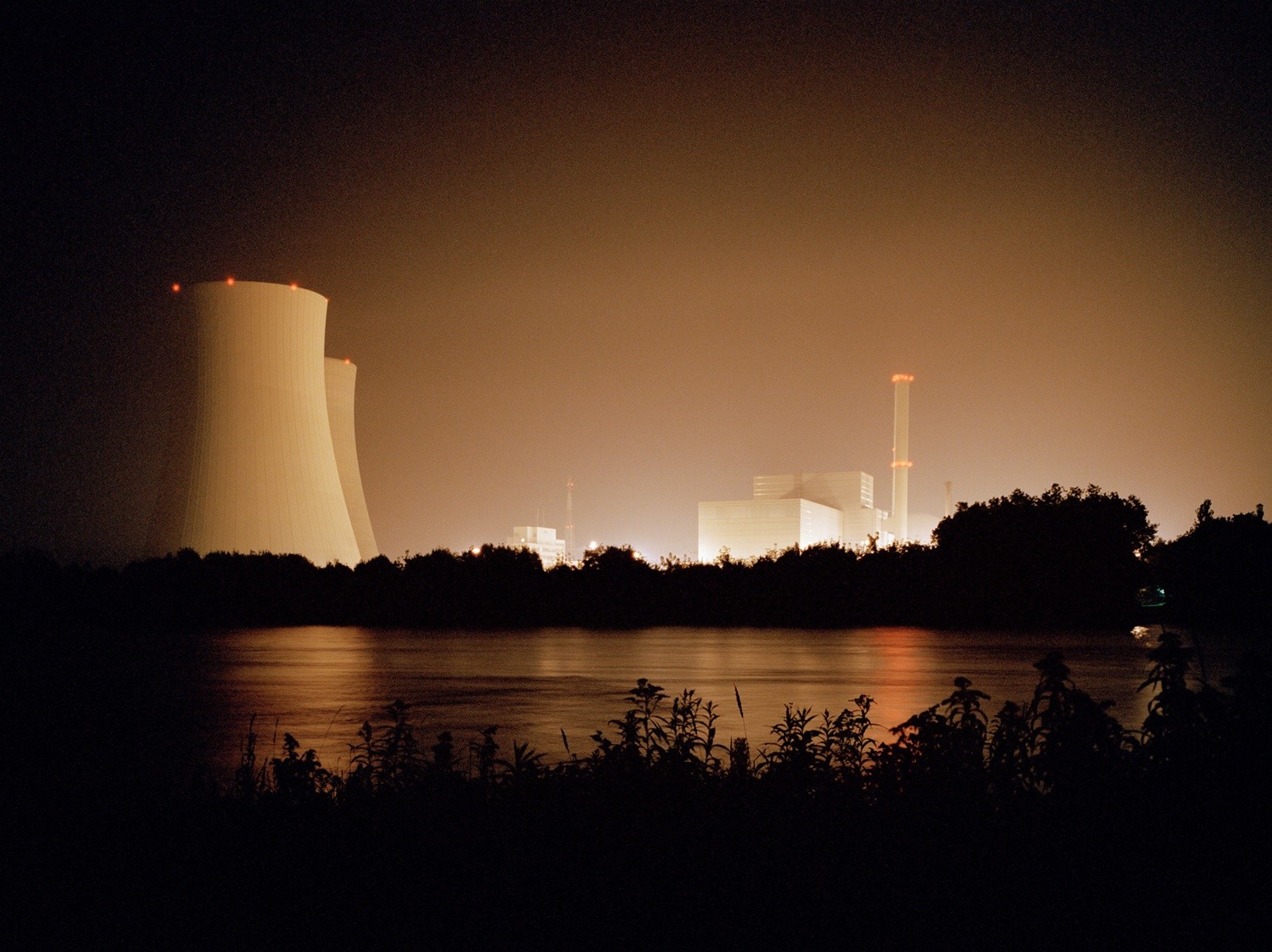 Năng lượng Nhật Bản [kỳ 77]: ‘Sau 1 năm Đức loại bỏ điện hạt nhân’ trên báo Nhật
