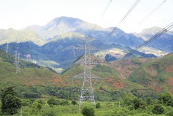 Công suất truyền tải điện từ miền Trung vào Nam tăng cao