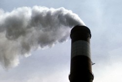 Thắt chặt các nhà máy điện than về môi trường