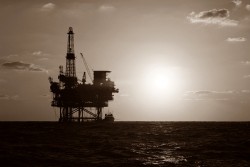 Tác động ‘hai chiều’ của giá dầu tới kinh tế VN - Kỳ 2: Tích cực và tiêu cực