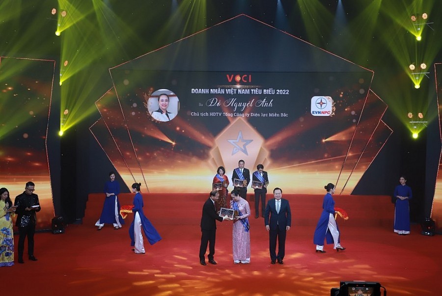 Chủ tịch HĐTV EVNNPC được trao danh hiệu “Doanh nhân Việt Nam tiêu biểu” năm 2022