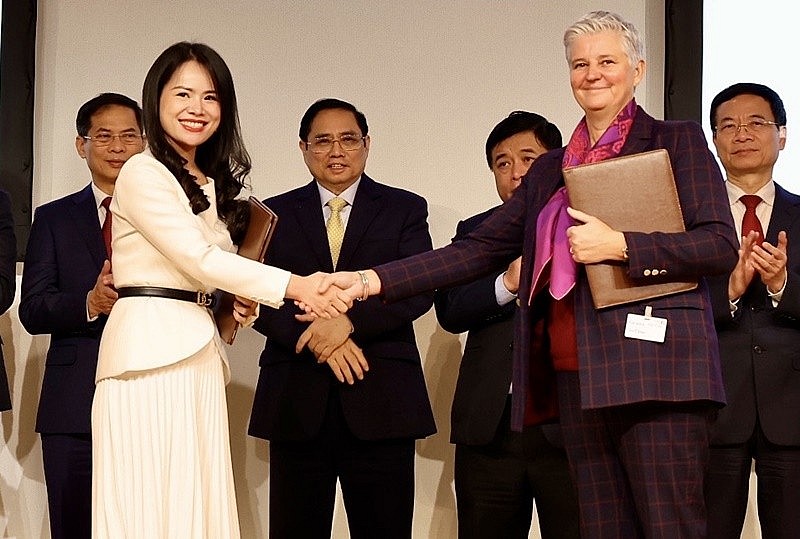 T&T Group và Total Eren hợp tác phát triển điện gió, mặt trời ở Việt Nam | Tạp chí Năng lượng Việt Nam T&T Group Và Total Eren Hợp Tác Phát Triển Điện Gió, Mặt Trời Ở Việt Nam | Tạp Chí Năng Lượng Việt Nam