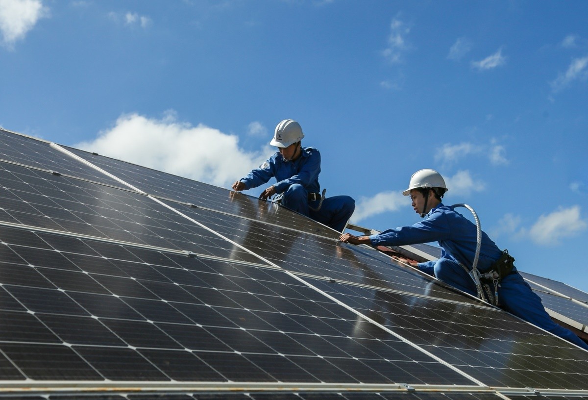 Điện mặt trời mái nhà - Trách nhiệm của cơ quan quản lý và doanh nghiệp