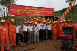 Khởi công Dự án cung cấp điện lưới quốc gia cho đồng bào các dân tộc tỉnh Sơn La