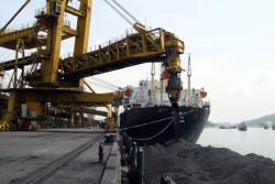 Việt Nam chủ động tìm nguồn than từ quốc tế